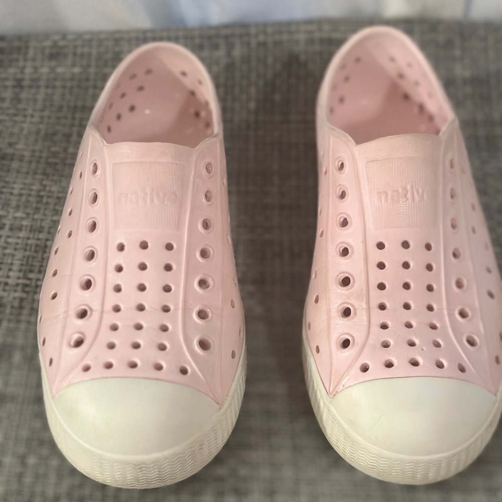 Kids native shoe size C13, milk pink color. Gently used, great condition.